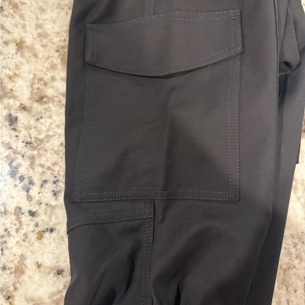 *GENTLY WORN* Womens Banana Republic Size 12S Tapered Cargo Pant - Picture 8 of 9